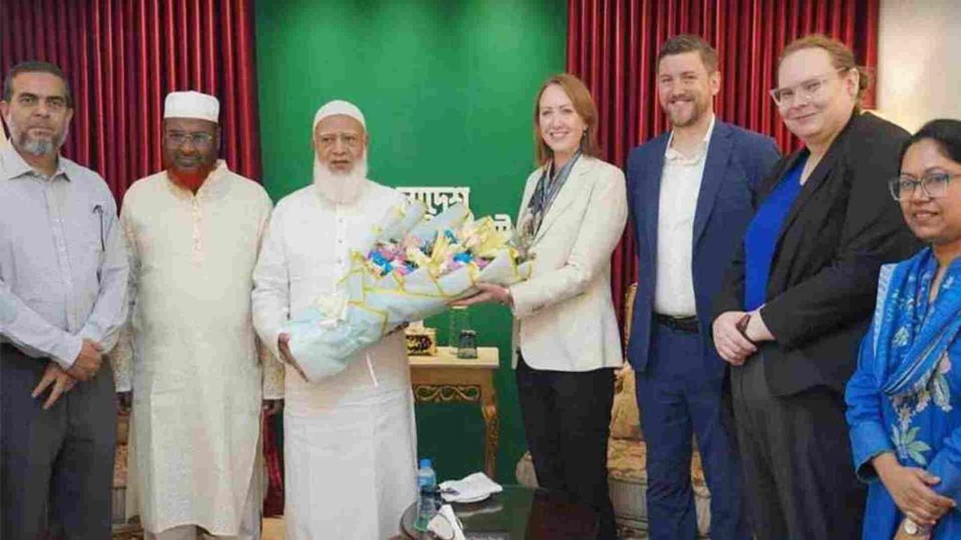 জামায়াত আমিরের সঙ্গে অস্ট্রেলিয়ান হাইকমিশনারের সাক্ষাতের দৃশ্য