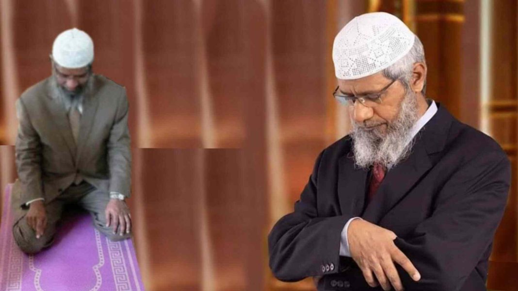 ২ রাকআত নামাজ পড়ার নিয়ম অনুসারে মুসলিম ব্যক্তি নামাজ আদায় করছেন