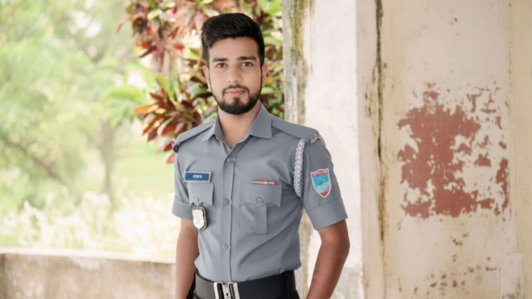 বাংলাদেশ পুলিশের নতুন ইউনিফর্ম চালুর প্রথম দিনের ছবি