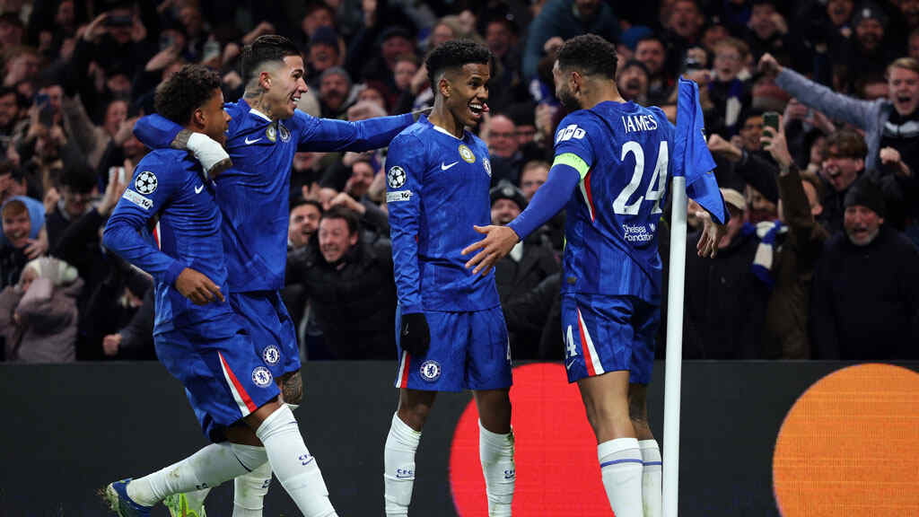 বার্সেলোনা বনাম চেলসি ম্যাচে চেলসির ৩-০ গোলের দাপুটে জয়ের মুহূর্ত