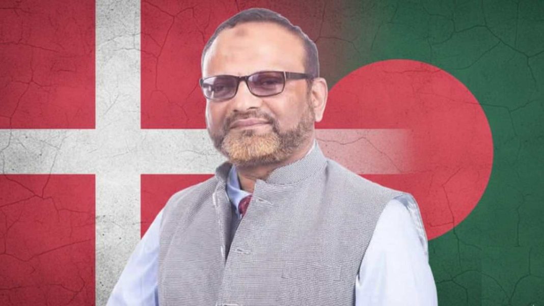 ড. নিয়াজ আহমেদ খান, ঢাকা বিশ্ববিদ্যালয়ের ভিসি, রাষ্ট্রদূত হিসেবে নিয়োগের ঘোষণা দিচ্ছেন।