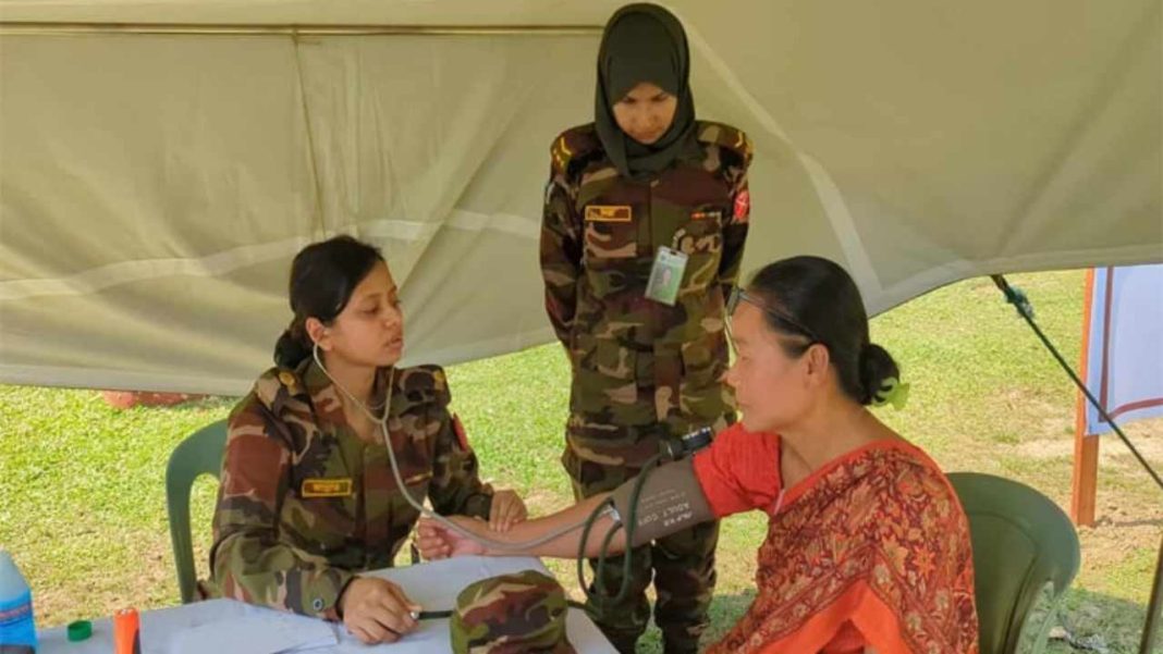 সেনাবাহিনীর ফ্রি মেডিকেল ক্যাম্পে রাঙ্গামাটির প্রান্তিক জনগোষ্ঠী চিকিৎসা নিচ্ছে