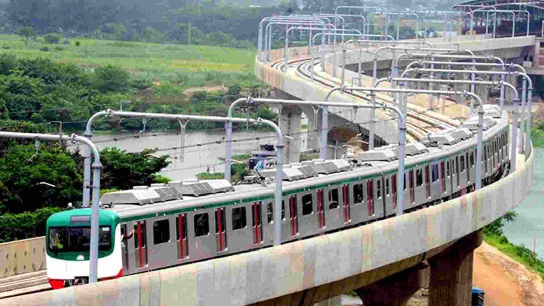 ঢাকা মেট্রোরেলের ছবি