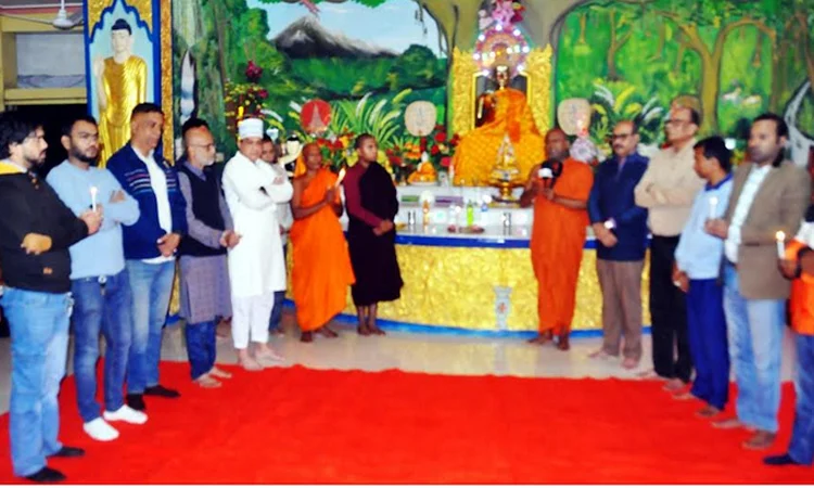 সিলেট বৌদ্ধ বিহারে বেগম খালেদা জিয়ার রোগমুক্তির জন্য অনুষ্ঠিত প্রার্থনায় উপস্থিত নেতৃবৃন্দ।