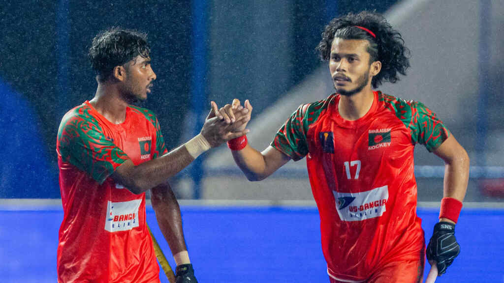 বাংলাদেশ বনাম দক্ষিণ কোরিয়া জুনিয়র হকি ম্যাচে আমিরুল ইসলামের হ্যাটট্রিক