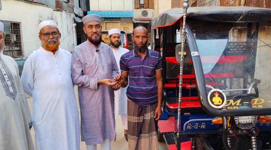 অটো রিকশা বিতরণ